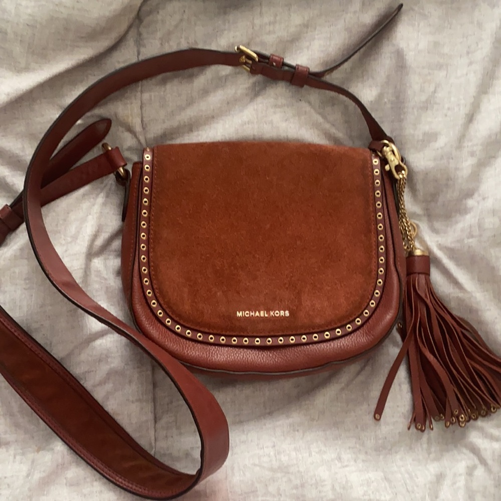 👜Micheal Kors cognac suede crossbody 👜